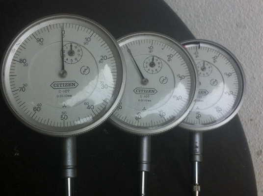 เครื่องมือวัดละเอียดไดอัลเกจ ( dial gauge) ยี่ห้อ CITIZEN ความละเอียด 0.01 มม. เครื่องมือวัดละเอียดไดอัลเกจ ( dial gauge) ยี่ห้อ CITIZEN ความละเอียด 0.01 มม.