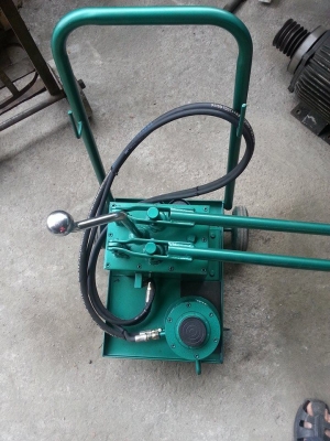 ขายแม่แรง สนาม 60 ตัน ของใหม่ ราคา 9,800