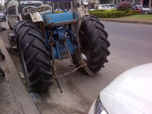 ขายรถไถ TOYOTA  DINA  85 แรง  มี 3 เกียร์ พร้อมใช้งานได้เลย ราคา 69000 บาท โทร 0843376760