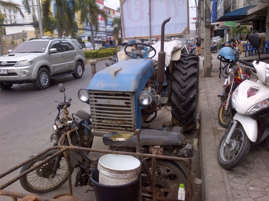 ขายรถไถ TOYOTA  DINA  85 แรง  มี 3 เกียร์ พร้อมใช้งานได้เลย ราคา 69000 บาท โทร 0843376760