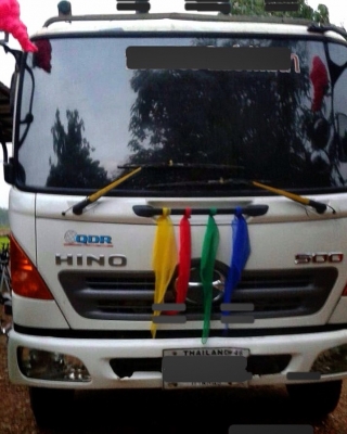 HINO MEGA FC9J - 150 HP EURO3 ปี 54 Series 500 รถสวยจัดพร้อมใช้งานได้เลยครับ กระบะดั๊มพ์เหล็ก 5 ตันของสามมิตรความยาว 4.20 เมตร เครื่องแน่นแรงดีวิ่งใช้งาน 48,000 กม. ภายในเก๋งคอนโซลสวยครบ แอร์เย็น พวงมาลัยเพาเวอร์ วิทยุ CD ครบครัน ระบบเบรคทริ๊ปฟี้ ยางสภาพด
