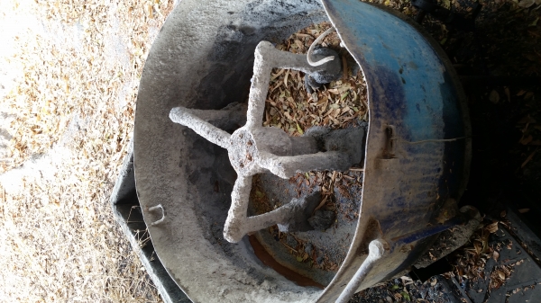 ขายเครื่องอัดอิฐบล็อคแบบออก4ก้อนมีอุปกรณ์ครบสนใจ 080-6331098