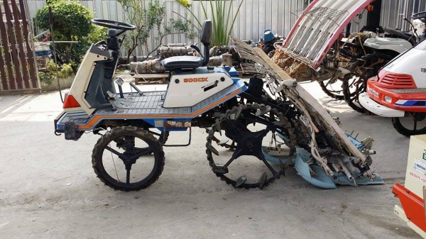 รถปลูกข้าวนั่งขับ ISEKI  รุ่น 500DX  เก่าญี่ปุ่น ดำนา 5 แถว สภาพดี เครื่องยนต์ติดง่าย สภาพพร้อมใช้งาน
