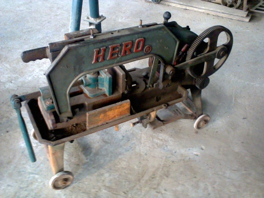 แท่นเลื่อยฮีโร่