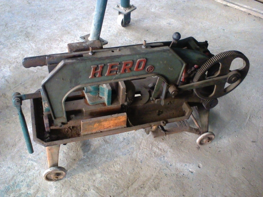 แท่นเลื่อยฮีโร่