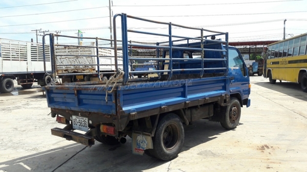 รถบรรทุก 6 ล้อ TOYOTA กระบะข้างเสริม กระบะรั้วเหล็ก รุ่น DYNA