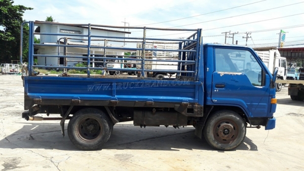 รถบรรทุก 6 ล้อ TOYOTA กระบะข้างเสริม กระบะรั้วเหล็ก รุ่น DYNA