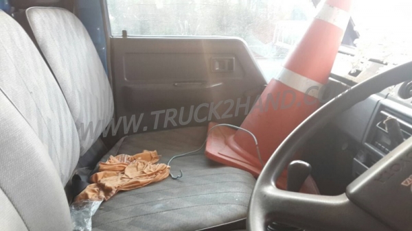 รถบรรทุก 6 ล้อ TOYOTA กระบะข้างเสริม กระบะรั้วเหล็ก รุ่น DYNA