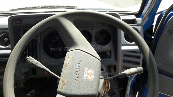 รถบรรทุก 6 ล้อ TOYOTA กระบะข้างเสริม กระบะรั้วเหล็ก รุ่น DYNA