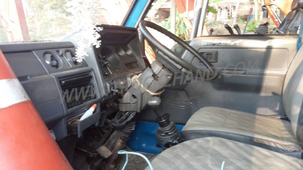 รถบรรทุก 6 ล้อ TOYOTA กระบะข้างเสริม กระบะรั้วเหล็ก รุ่น DYNA