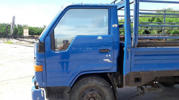 รถบรรทุก 6 ล้อ TOYOTA กระบะข้างเสริม กระบะรั้วเหล็ก รุ่น DYNA