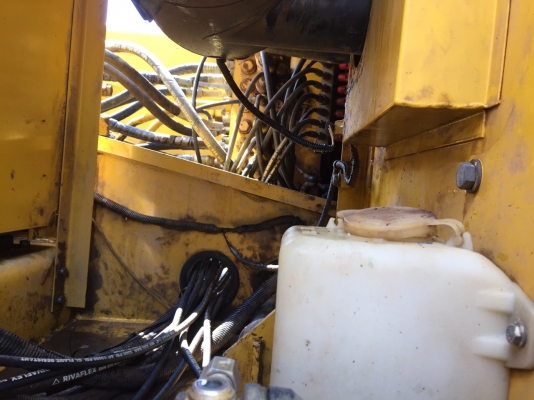 Pc200-7. รถปี 2010 ทำงาน 8000ชม รถแห้งทั้งคัน เอวแน่น. มีเล่มพร้อม