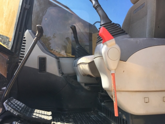 Pc200-7. รถปี 2010 ทำงาน 8000ชม รถแห้งทั้งคัน เอวแน่น. มีเล่มพร้อม