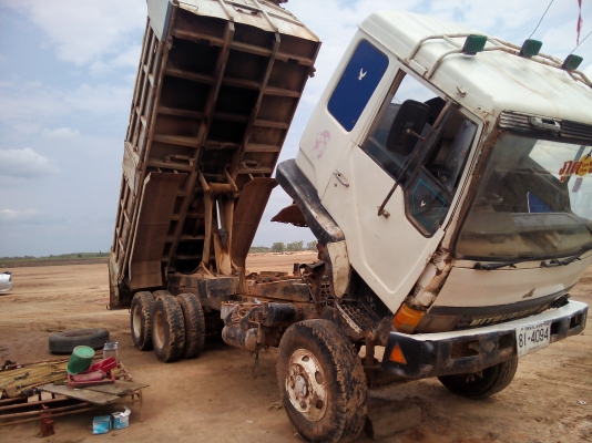 ขายสิบล้อ MITSUBISHI FN527 TD 4xxx รถใช้งานปกติครับ ดั้มไม่ค่อยสวย คัชชีสวย ยางพอใช้ เอกสารเล่มทะเบียนพร้อมโอน