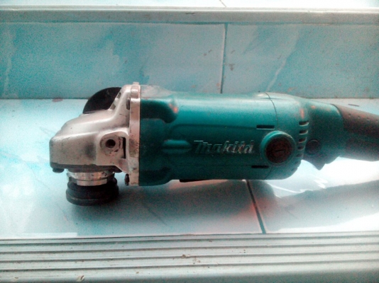 ขายเครื่องเจียร์ 5" MAKITA GA5010 มือสองครับ