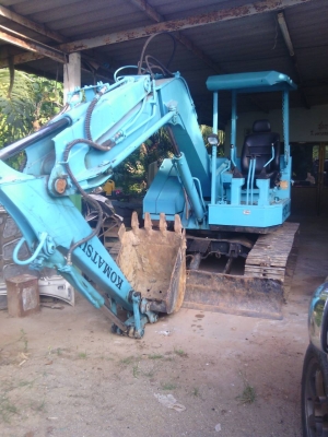 รถแบคโฮ  komatsu