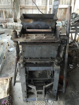 ขายเครื่องอัดบล็อก รวมเครื่องโม่ รวมมอเตอร์  3 เฟส ติดต่อ 081-2990958/089-8368497 (เจ้าของขายเอง)