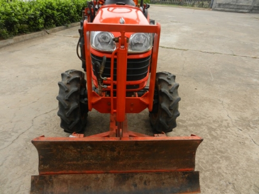 ขายรถไถคูโบต้า B2420 ใบดันสภาพสวย ติดต่อ088-3705453
