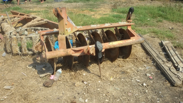 ขายผาน6ตราช้างสภาพยังไม้ได้ร้างราคา28000บาทสนใจโทร0813655997อำพร พาเจริญ