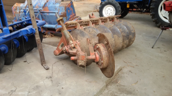 ขายผาน6ตราช้างสภาพยังไม้ได้ร้างราคา28000บาทสนใจโทร0813655997อำพร พาเจริญ