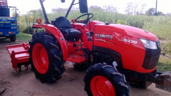 ขายรถคูโบต้า36แรงพร้อมไช้งานรถเดิมมีโรตาลี่ตราช้าง1อ้นไมค์ รถอยู่วังบัว คลองขลุง กำแพงเพชร รถ 1600ชั่วโมงพร้อมทะเบียนราคา268000สนใจสอบุถามได้ที่081 3655997 อ๋าพร  พาเจริญ  ราคาต่อรองได้อีกนะครับ