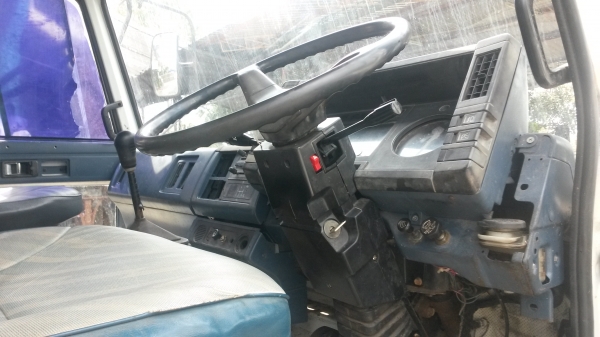 ขายรถอีซูซุ6ล้อใหญ่FTR 6BD165 แซสซีใหญ่ตลอดเส้น เครื่องดีแซสซีสวยหัวสวยครับ กระบะหลังยาว5.50 ม. ยาง9X20 พร้อมใช้งาน ขาย 380000 ไม่รวมเครนครับ หากเอาเครนด้วย 650000 บาท เครนอย่างเดียว 350000 บาท