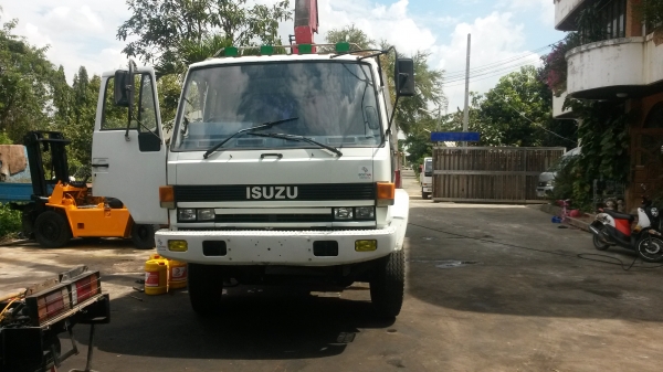 ขายรถอีซูซุ6ล้อใหญ่FTR 6BD165 แซสซีใหญ่ตลอดเส้น เครื่องดีแซสซีสวยหัวสวยครับ กระบะหลังยาว5.50 ม. ยาง9X20 พร้อมใช้งาน ขาย 380000 ไม่รวมเครนครับ หากเอาเครนด้วย 650000 บาท เครนอย่างเดียว 350000 บาท