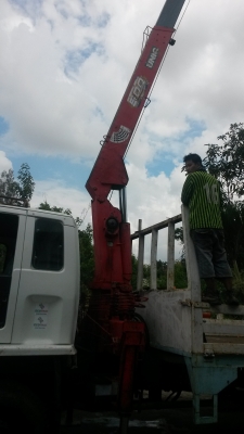 ขายรถอีซูซุ6ล้อใหญ่FTR 6BD165 แซสซีใหญ่ตลอดเส้น เครื่องดีแซสซีสวยหัวสวยครับ กระบะหลังยาว5.50 ม. ยาง9X20 พร้อมใช้งาน ขาย 380000 ไม่รวมเครนครับ หากเอาเครนด้วย 650000 บาท เครนอย่างเดียว 350000 บาท