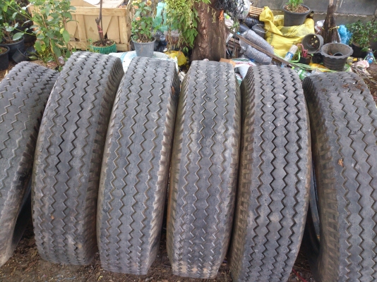 ขายยาง 900-20   พร้อมยางในยางรองคอ ดอกเต็มเท่ากันทุกเส้น จำนวน 6  เส้น/ละ2800