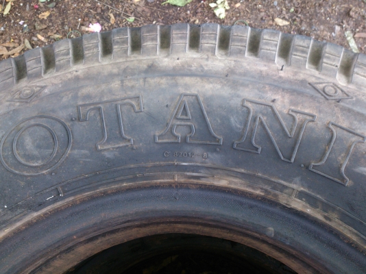 ขายยาง 900-20   พร้อมยางในยางรองคอ ดอกเต็มเท่ากันทุกเส้น จำนวน 6  เส้น/ละ2800