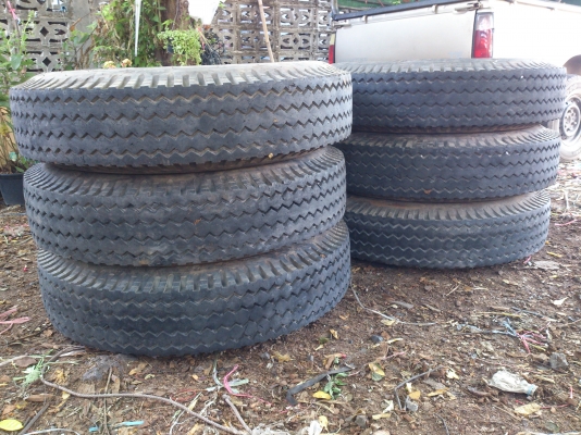 ขายยาง 900-20   พร้อมยางในยางรองคอ ดอกเต็มเท่ากันทุกเส้น จำนวน 6  เส้น/ละ2800