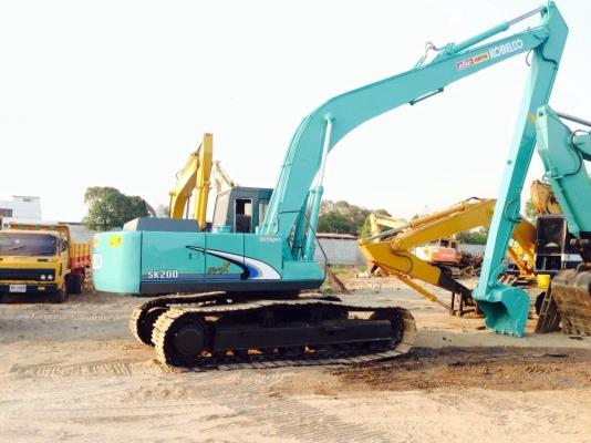 ขายSK200-2บูมยาว สภาพพร้อมใช้ สนใจติดต่อ บอน085-156-2314