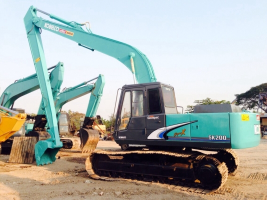 ขายSK200-2บูมยาว สภาพพร้อมใช้ สนใจติดต่อ บอน085-156-2314