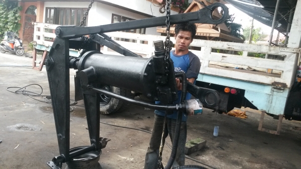 ขายกระบอกดั๊ม10ล้อ ตัวใหญ่มากครบชุด พร้อมปั๊มครับ ขาย 35000 บาท