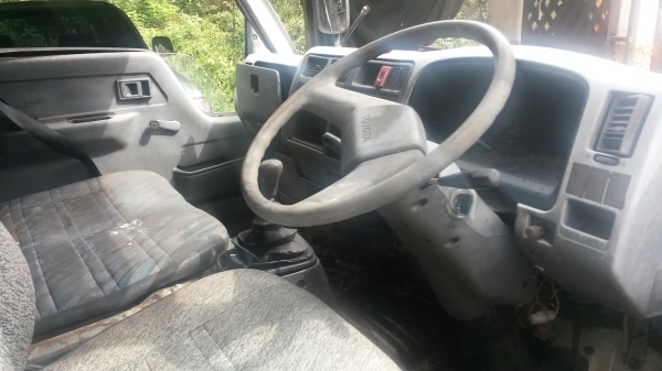 ฝากขายรถโตโยต้าBU141 เครื่องแน่น14B หัวกระดกกระจกหน้าแตก พื้นมีผุบ้าง แซสซีสวยมากไม่มีผุไม่มีดาม ขาย 150000 บาท (ไม่มีทะเบียน)