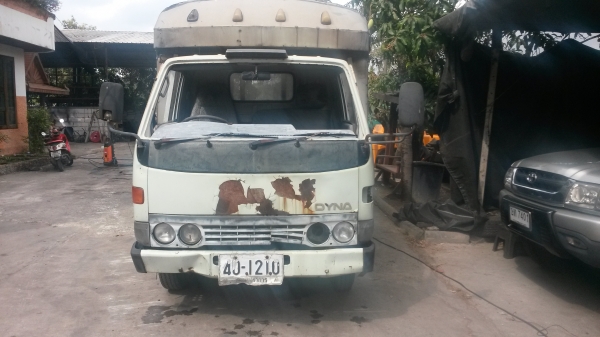 ฝากขายรถโตโยต้าBU141 เครื่องแน่น14B หัวกระดกกระจกหน้าแตก พื้นมีผุบ้าง แซสซีสวยมากไม่มีผุไม่มีดาม ขาย 150000 บาท (ไม่มีทะเบียน)