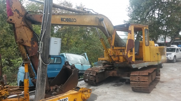 ขายครับรถแมคโครKOBELCO PC200 เครื่องมิตรซู6D14 แน่นๆปั๊มใหญ่ไม่มีโหลดมาลองขับดูได้ครับ ทุกอย่างใช้ได้หมดยกเว้นแฟรมผุมากต้องซ่อมหรือเปลี่ยนแฟรมครับหรือใครมีจะขายบอกมาครับจะไปซื้อใส่ ขอแยกขายครับ ตัวเดิน 50000 เครื่อง+ปั๊ม 125000 อาม+บุ๊งกี๋ 60000 โครง+เต๋ง
