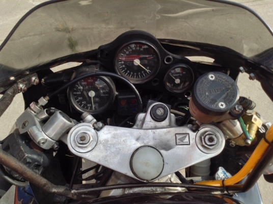 ธารนนทบุรี//ขาย honda vfr400 nc30 ปี 89 เครื่องสมบูรณ์ความร้อนปกติ ระบบไฟปกติใช้ทุกจุด ราคา 79,000 บาท ทะเบียนแท้ ธารนนทบุรี//ขาย honda vfr400 nc30 ปี 89 เครื่องสมบูรณ์ความร้อนปกติ ระบบไฟปกติใช้ทุกจุด ราคา 79,000 บาท ทะเบียนแท้