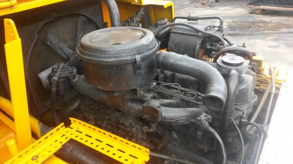 ขายรถโฟ๊คลิ๊ฟโคมัสสุดีเซล6สูบ ยกได้4ตัน พร้อมใช้งานครับทำสีใหม่รถสวยครับ ยกสูง3.30 ม. ขาย 130000 บาท