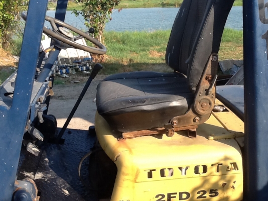 รถยกโตโยต้า2.5ตันเครื่องดีเซลเก่าญี่ปุ่น