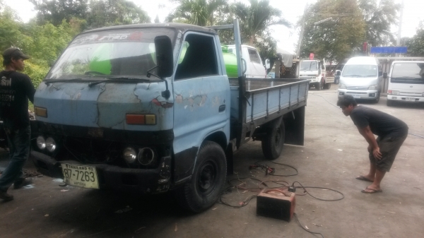 ขายรถอีซูซุ4ล้อ เครื่อง75 C240 รถขับได้หัวกระบะไม่ค่อยสวยต้องเอาไปทำครับแซสซีสวยครับ ขาย 65000 บาท ทะเบียนพร้อมครับ