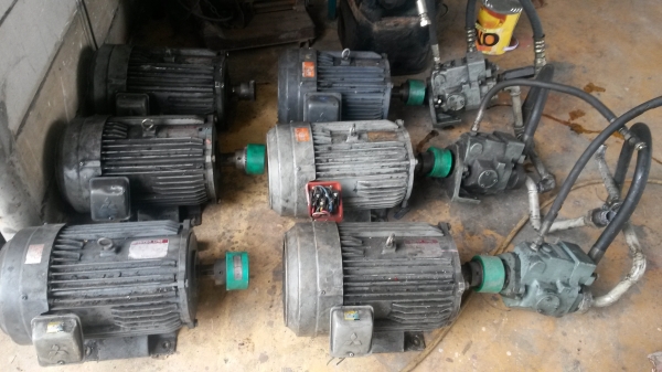 ขายมอเตอร์10 แรงมิตรซูบิชิ3สาย พร้อมปั๊มไฮโดลิคตัวใหญ่ สภาพสวยมากครับมี 6 ชุด ขายชุดล่ะ 18000 บาท