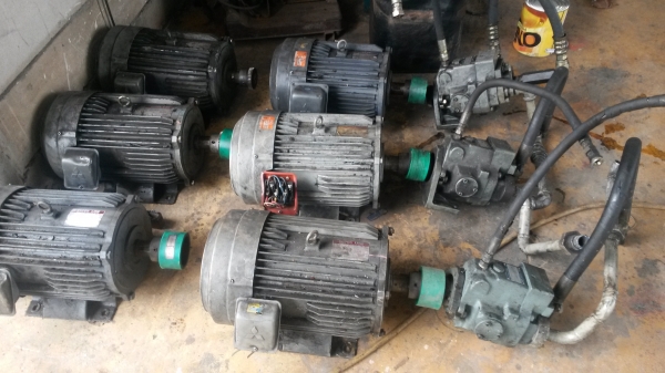 ขายมอเตอร์10 แรงมิตรซูบิชิ3สาย พร้อมปั๊มไฮโดลิคตัวใหญ่ สภาพสวยมากครับมี 6 ชุด ขายชุดล่ะ 18000 บาท