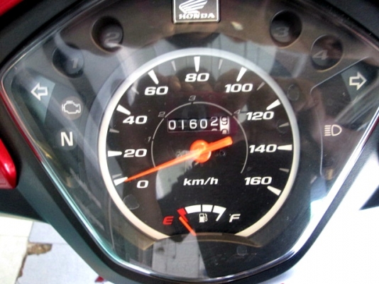 wave 110 i สีแดงดำ โฉมใหม่ รถใหม่ๆมาแล้ว รถดือน กันยายน ปี 57 ไมล์ 1 พันโล  แถม 3 รายการ 31900