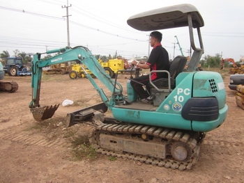 สวยมากครับ- รถขุด รถขุด แบคโฮ KOMATSU: PC 10-7 ใบมีดดัน ปรับได้ 4 ทิศทาง พร้อมใช้งาน