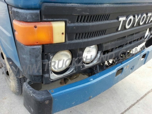 รถบรรทุก 6 ล้อ TOYOTA DYNA กระบะมีข้างเสริม