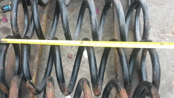 ขายสปริงขนาดใหญ่ครับของใหม่เก่าเก็บไม่รู้ใส่กับอะไร กว้าง 9นิ้วครึ่ง ยาว2ฟุต เหล็กหนา1 นิ้ว มี15 ตัว ขายตัวล่ะ 950 บาท