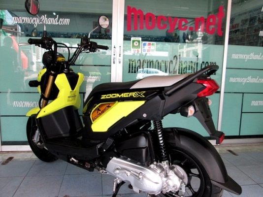 ZOOMER สีเหลืองดำ สีใหม่ลายใหม่ล่าสุด ไมล์สีดำ รถเดือน ก.ค. ปี 57 ไมล์ 3 พันโล ของแถม 3 รายการ 42900