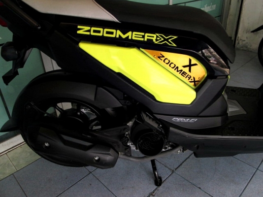 ZOOMER สีเหลืองดำ สีใหม่ลายใหม่ล่าสุด ไมล์สีดำ รถเดือน ก.ค. ปี 57 ไมล์ 3 พันโล ของแถม 3 รายการ 42900
