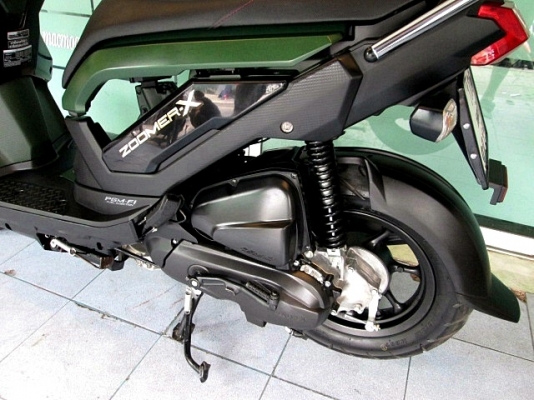 ZOOMER ตัวท็อป combibrake สีเขียวดำ รถเดือน กรกฏาคม ปี 57 ไมล์ 6 พันโล ของแถม 3 รายการ 41900